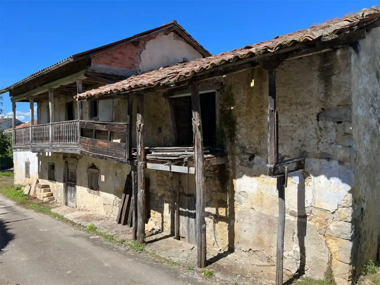 Vista exterior de Piso en venta en Piloña