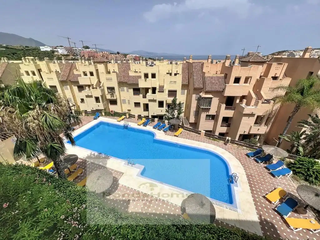 Schwimmbecken von Wohnung zur Miete in Manilva mit Terrasse