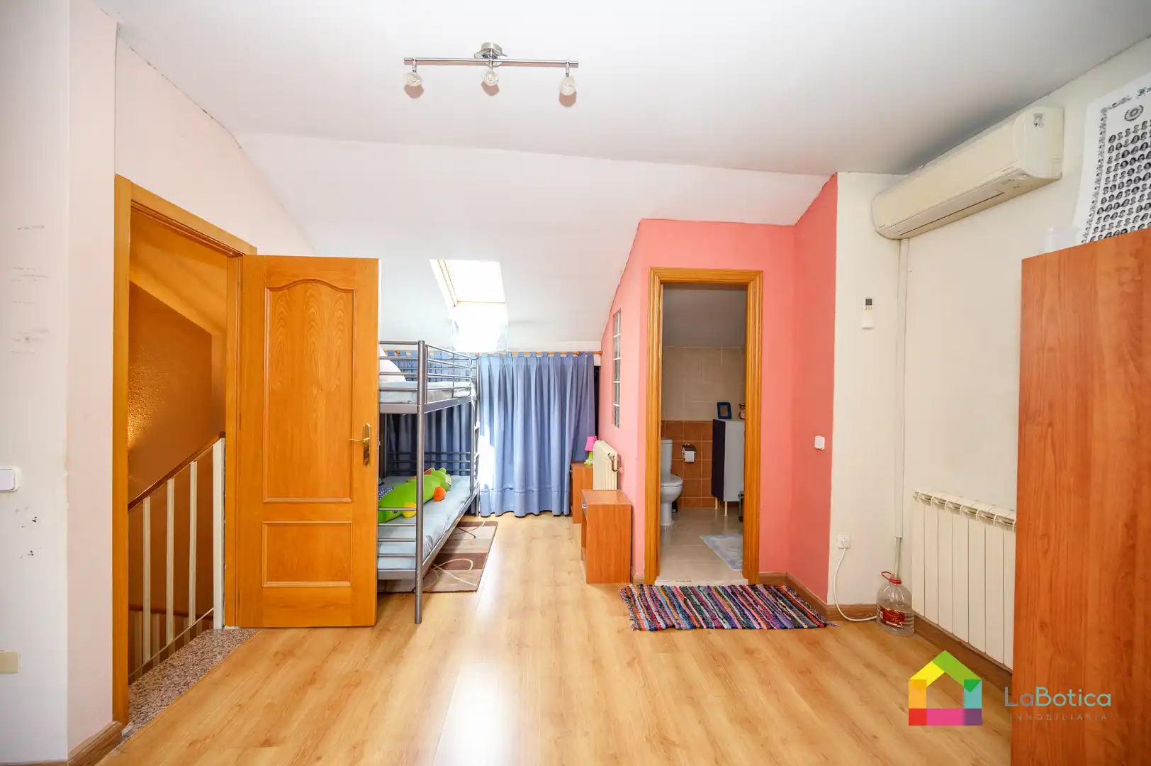 Detached homes for sale in Esquivias  with Air Conditioner, Heating and Balcony
