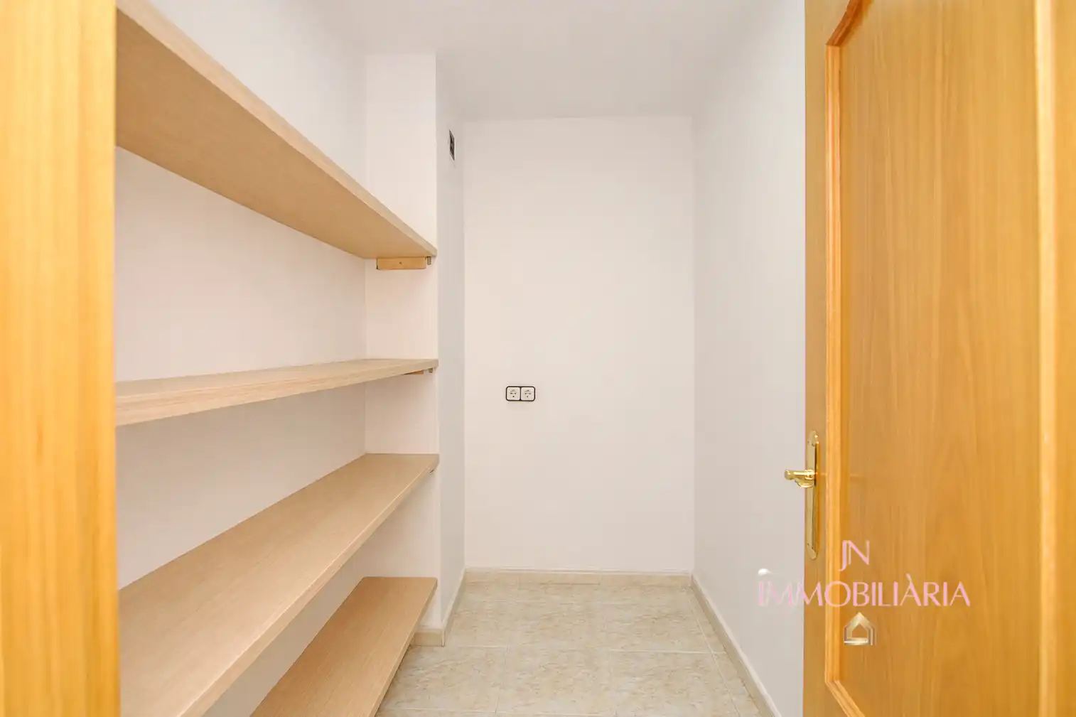 Maisonette zum Verkauf in Esparreguera mit Klimaanlage, Heizung und Terrasse