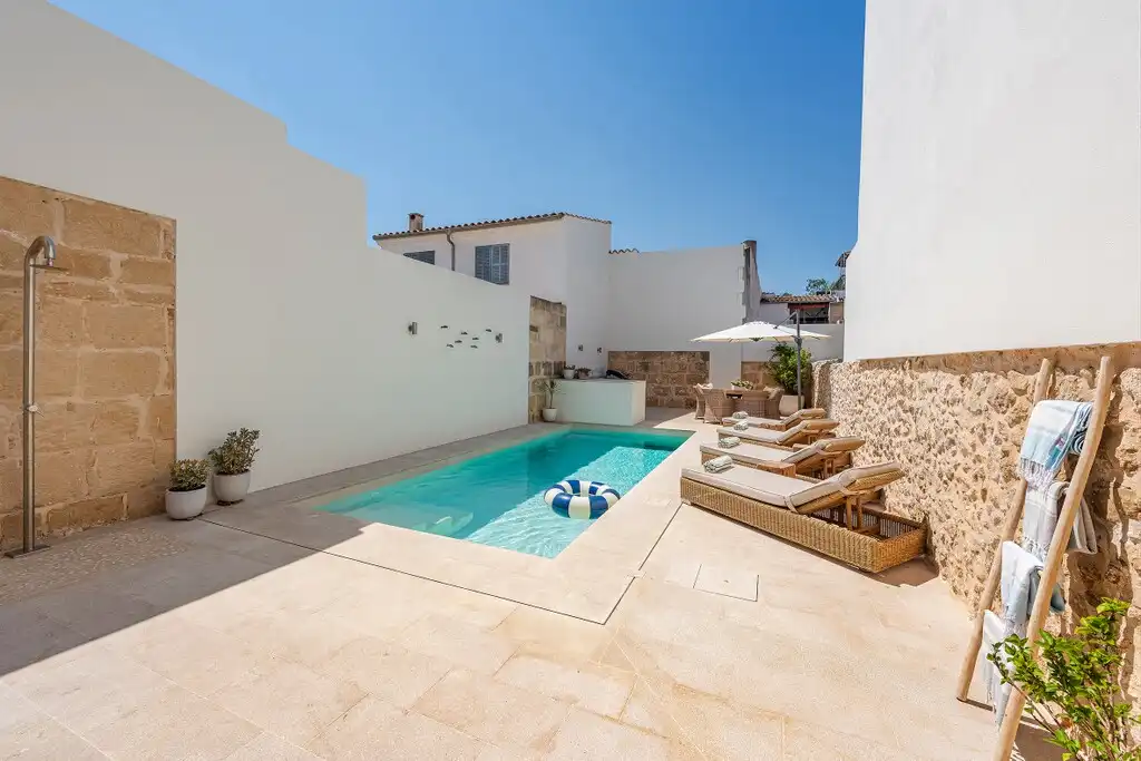 Piscina de Finca rústica en venda en Pollença amb Aire condicionat, Calefacció i Jardí privat