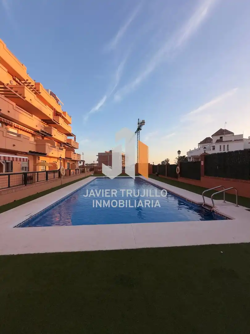 Schwimmbecken von Wohnungen zur Miete in Urbanización Santa Rosa