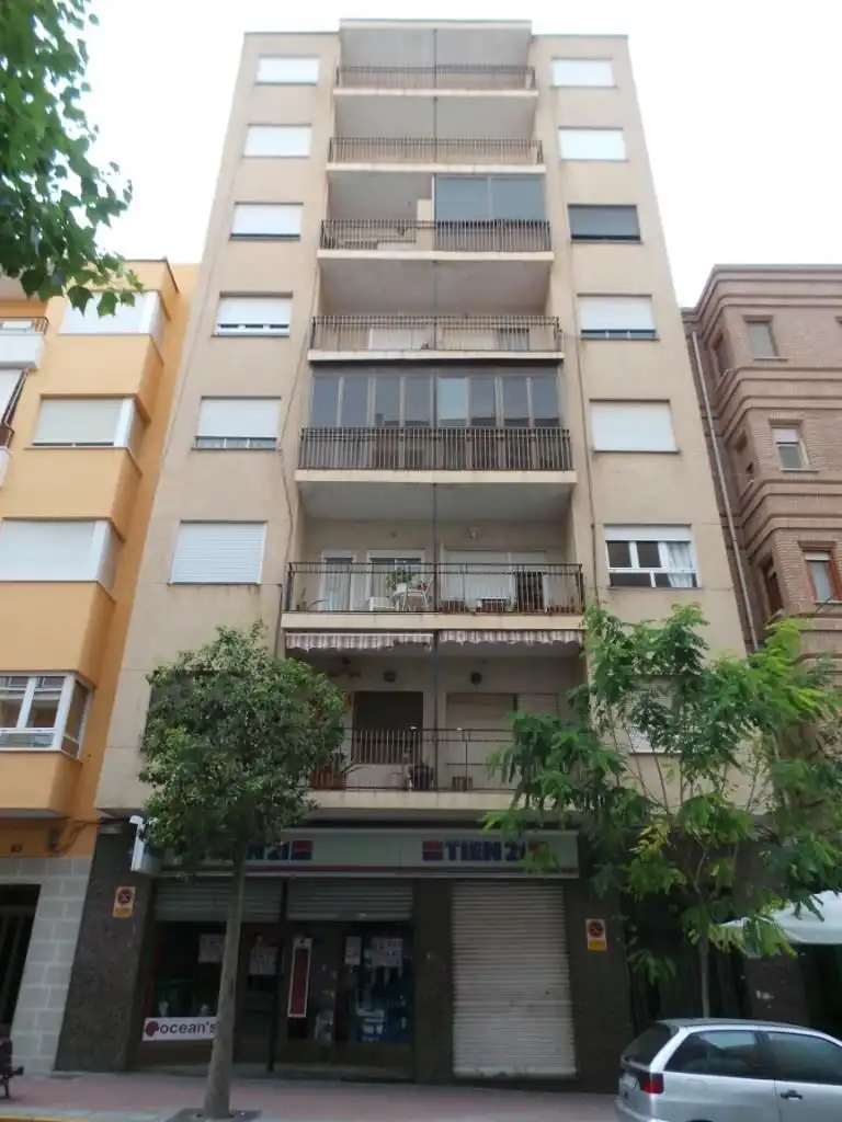 Vista exterior de Pis en venda en Onil amb Traster i Balcó