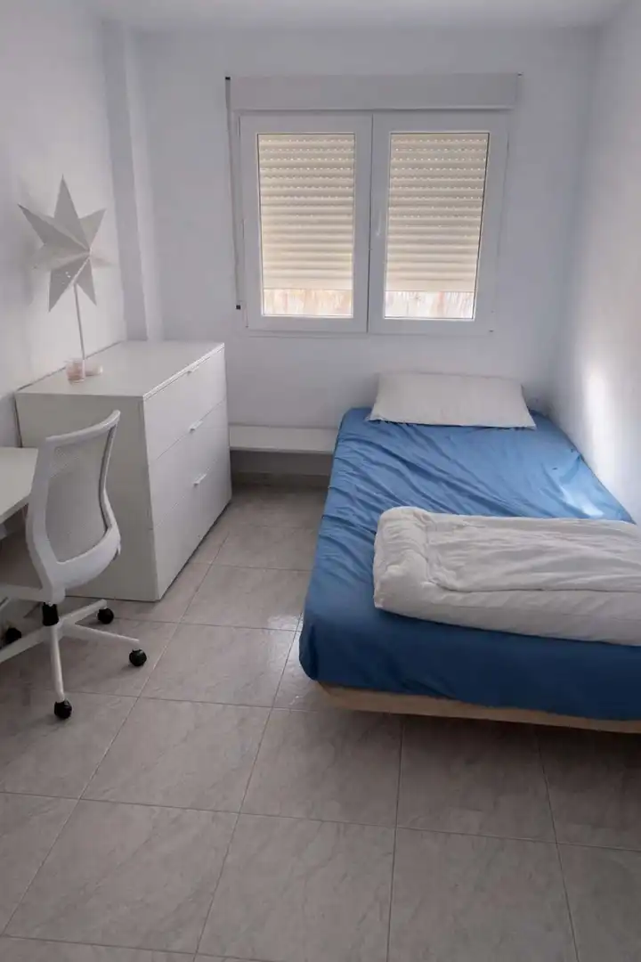 Habitación de Piso para compartir en Valencia con Aire acondicionado, Terraza y Amueblado