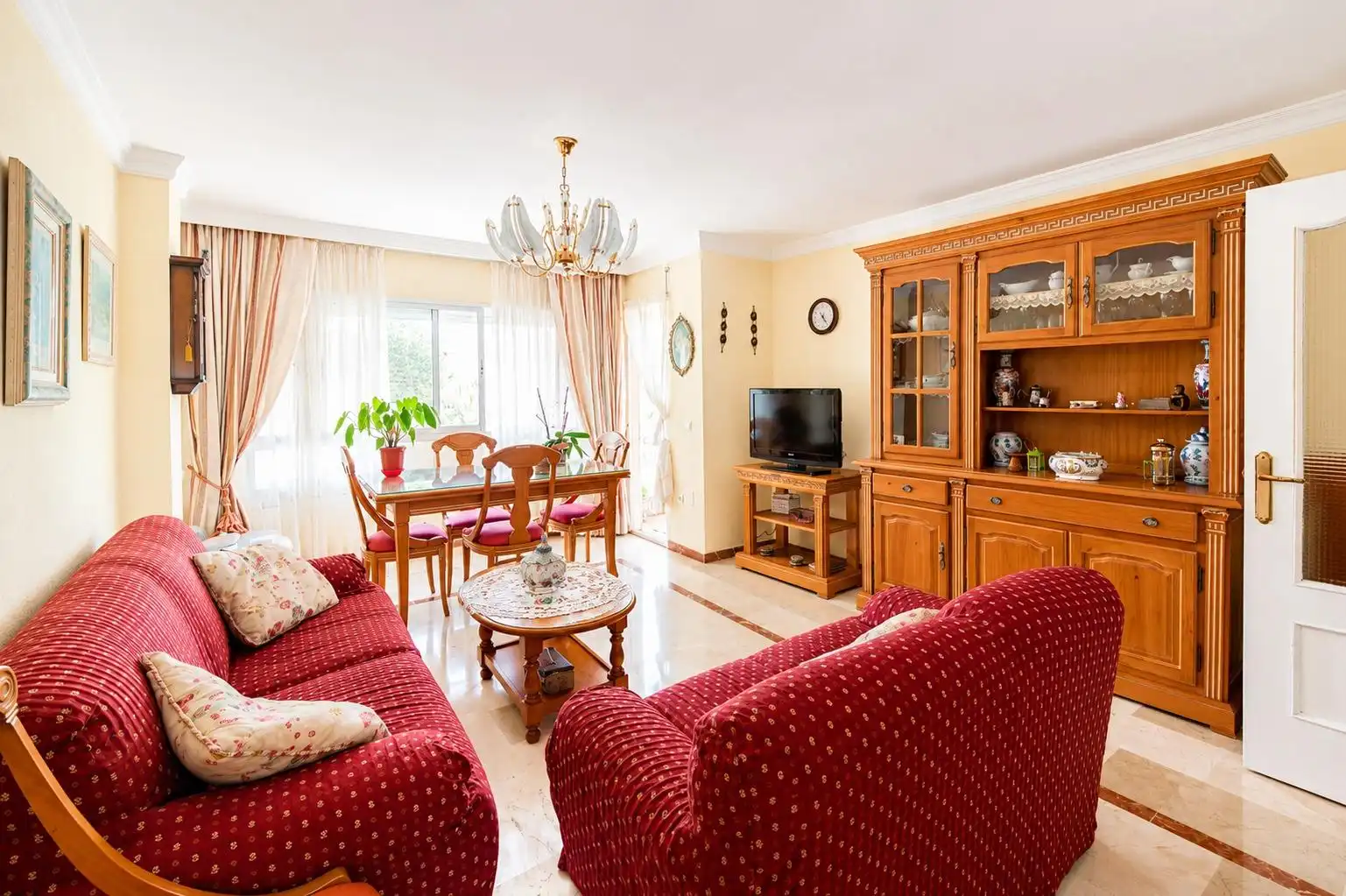 Sala d'estar de Apartament en venda en Estepona amb Terrassa