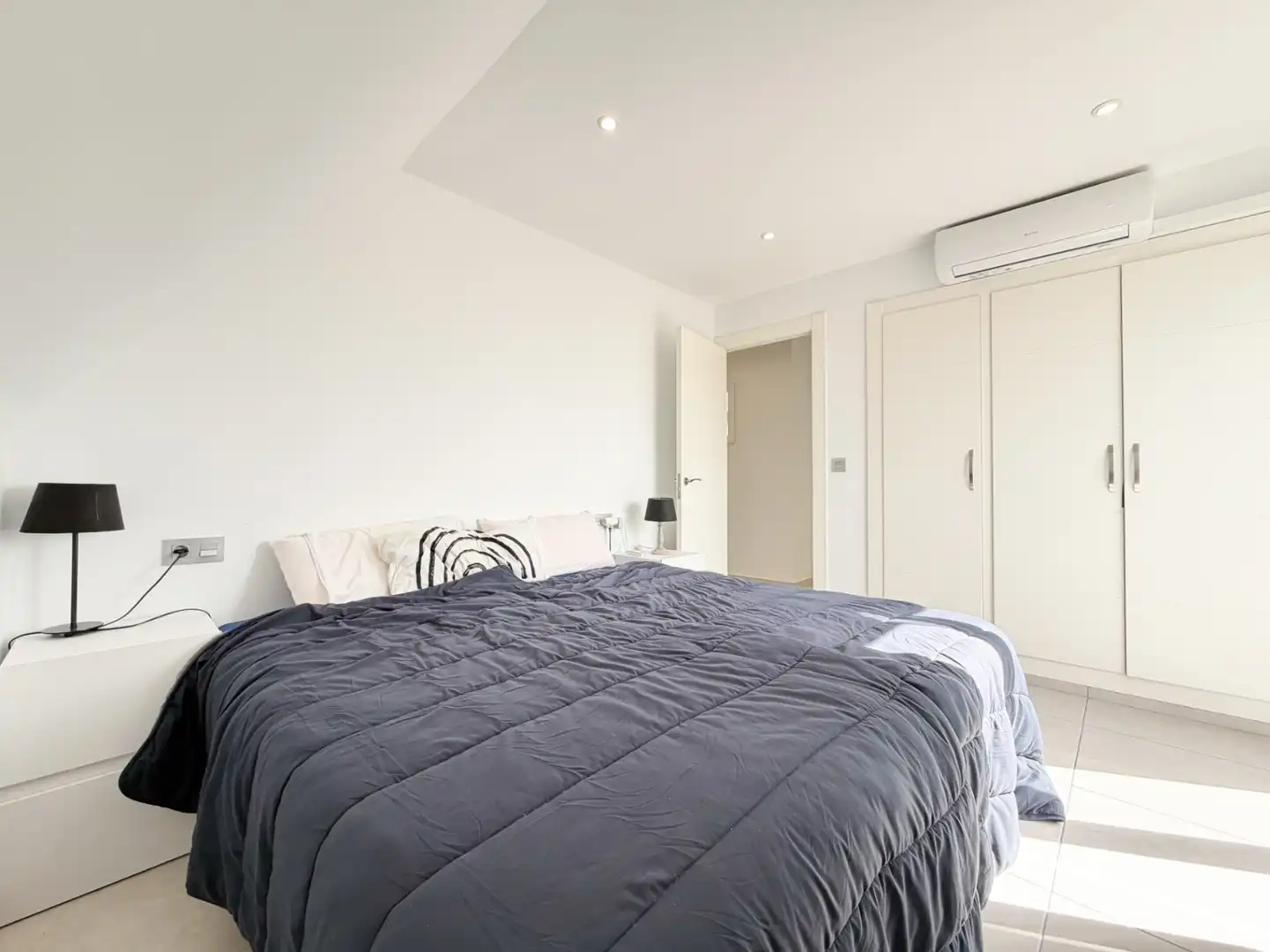 Dormitori de Apartament en venda en El Campello amb Aire condicionat i Terrassa