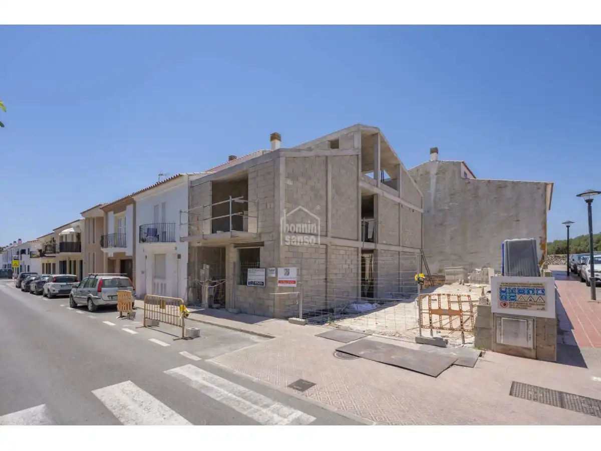 Vista exterior de Apartament en venda en Sant Lluís amb Terrassa