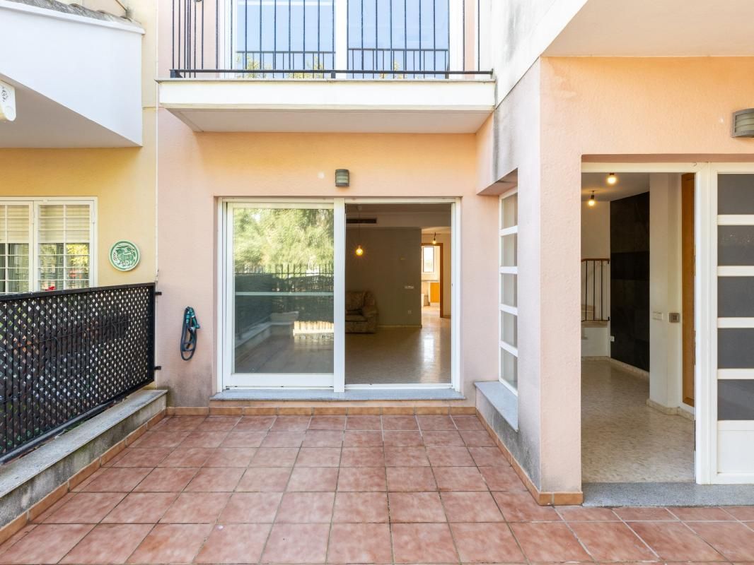 Casa adosada en venda a Carrer Enric Valor, Moncada