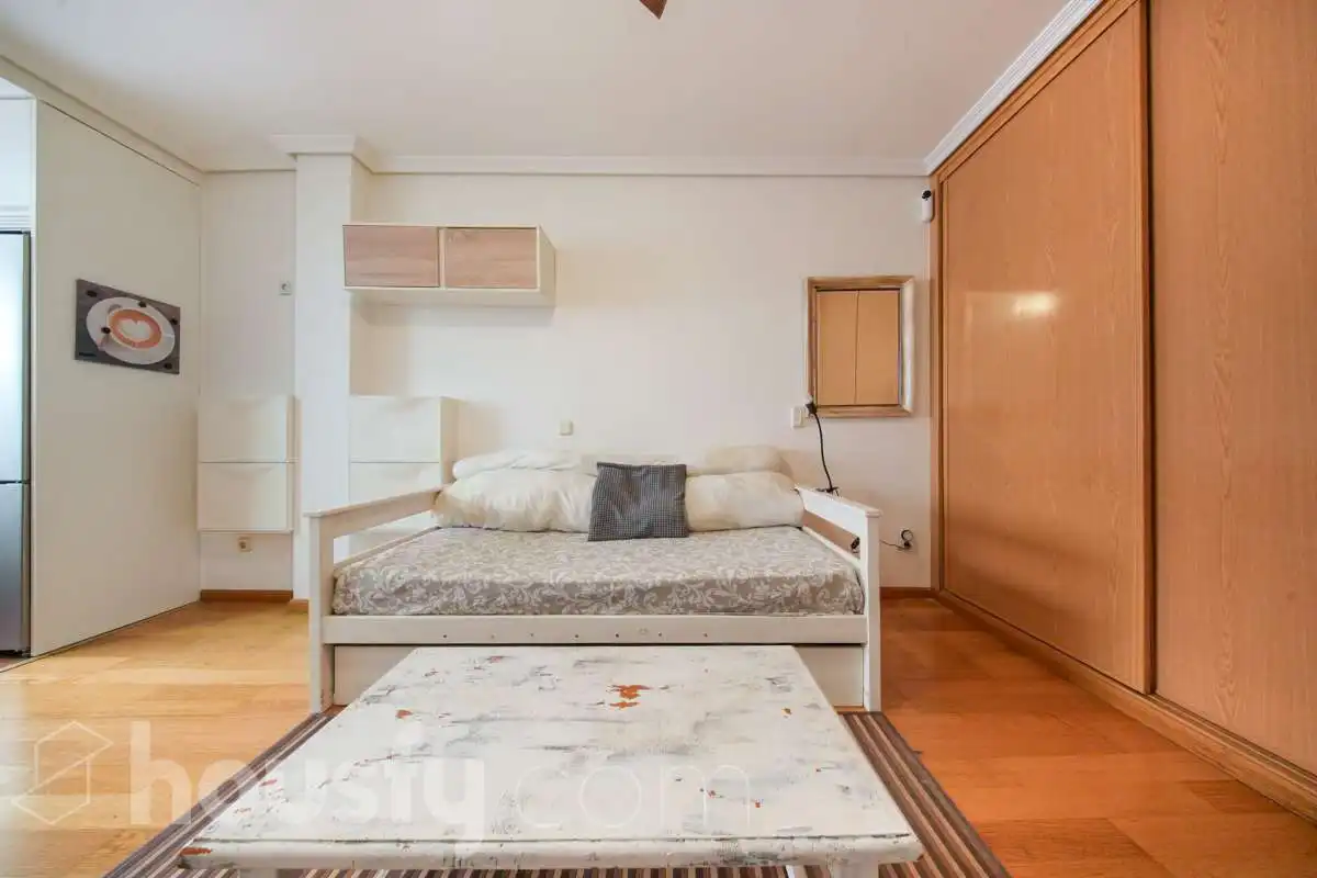 Bedroom of Study for sale in Madrid  with Air Conditioner, Storage room and Furnished