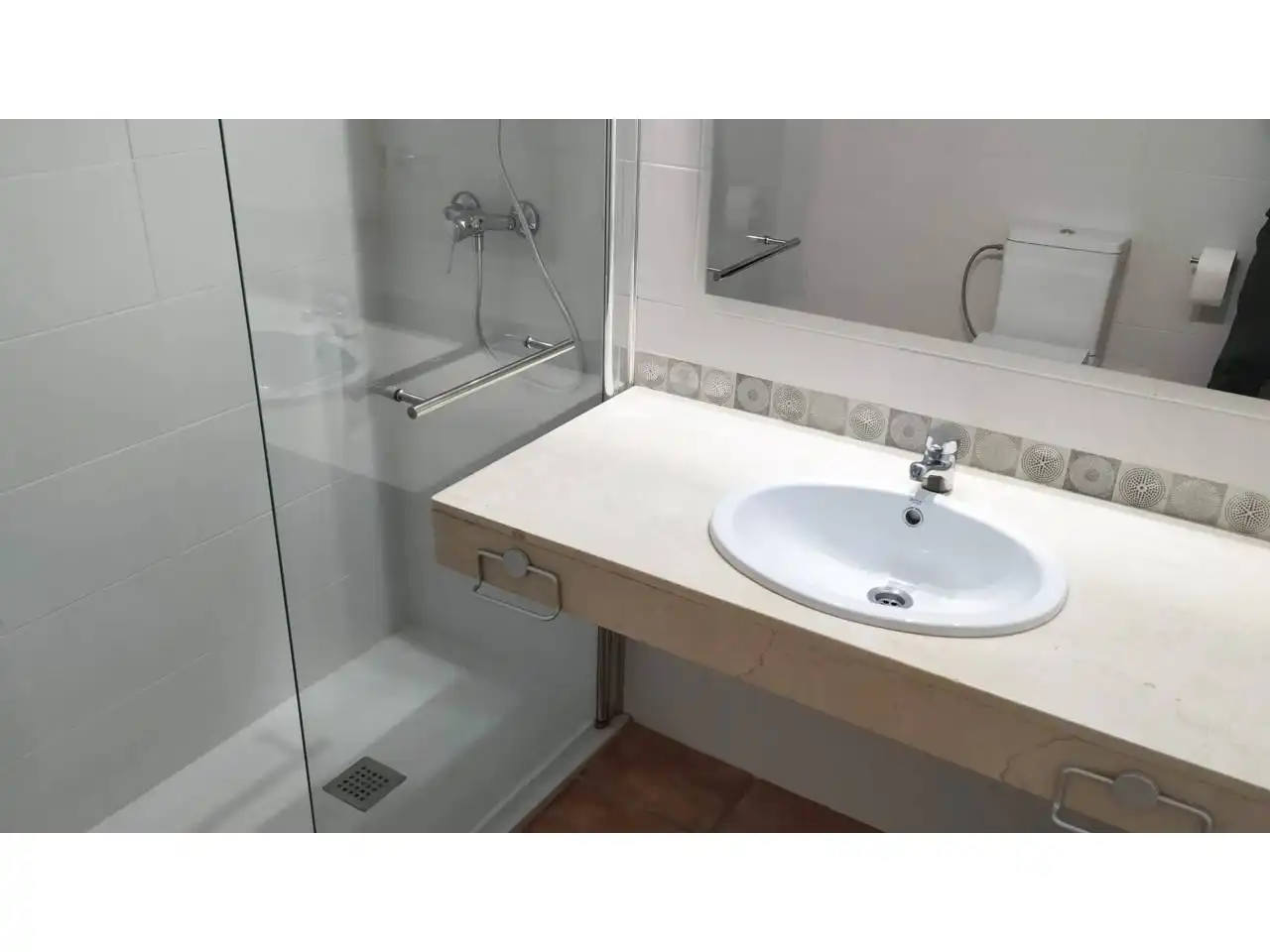 Bathroom of Study for rent in Sant Cugat del Vallès  with Community pool
