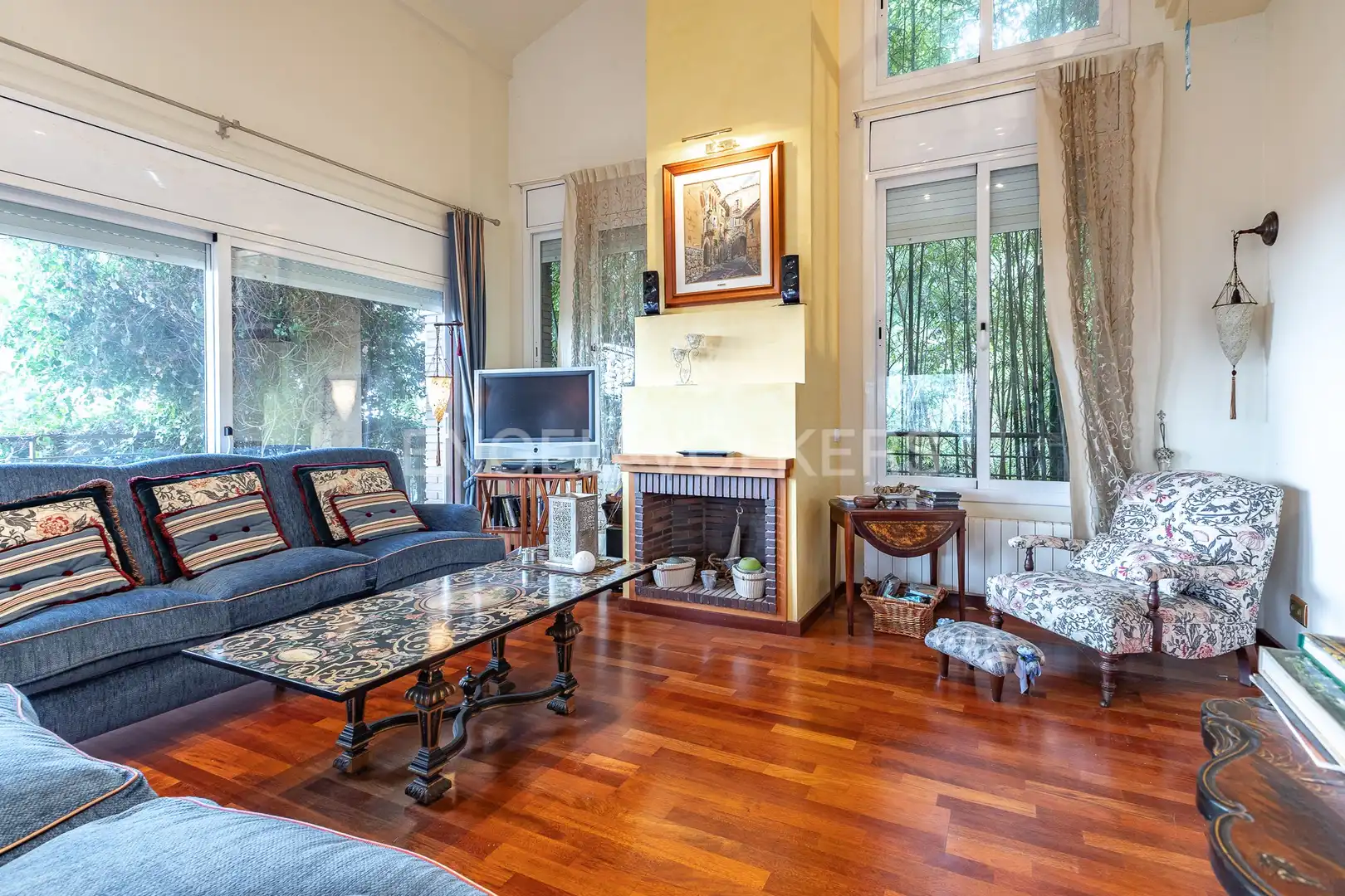 Sala d'estar de Casa o xalet en venda en Cabrils amb Aire condicionat, Calefacció i Jardí privat