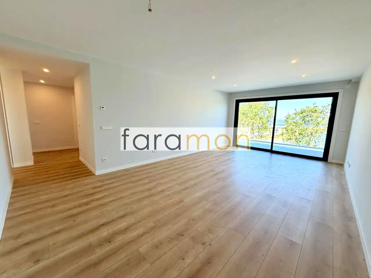 Außenansicht von Wohnung zum Verkauf in Vigo  mit Heizung, Terrasse und Abstellraum