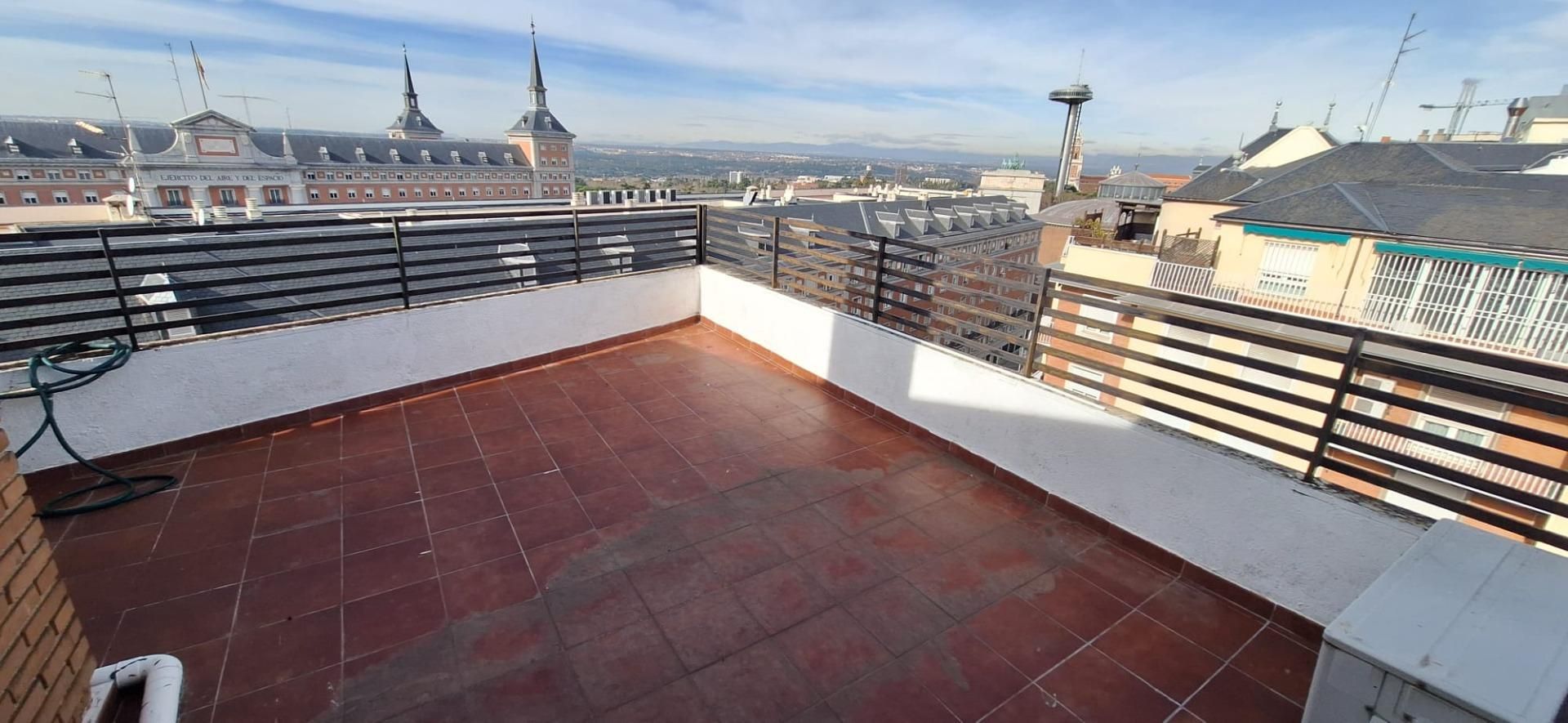 Terrassa de Àtic de lloguer en  Madrid Capital amb Aire condicionat, Calefacció i Parquet