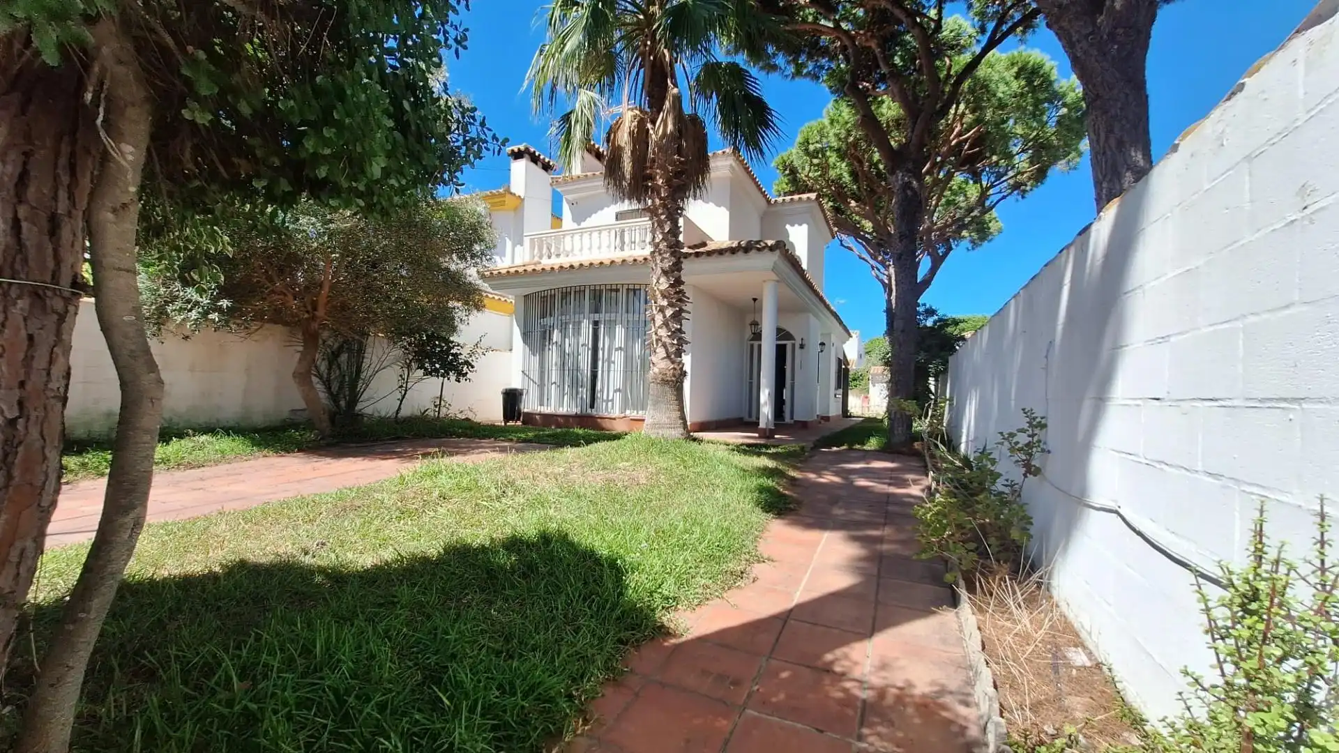 Vista exterior de Casa o chalet de alquiler en Chiclana de la Frontera con Jardín privado y Piscina