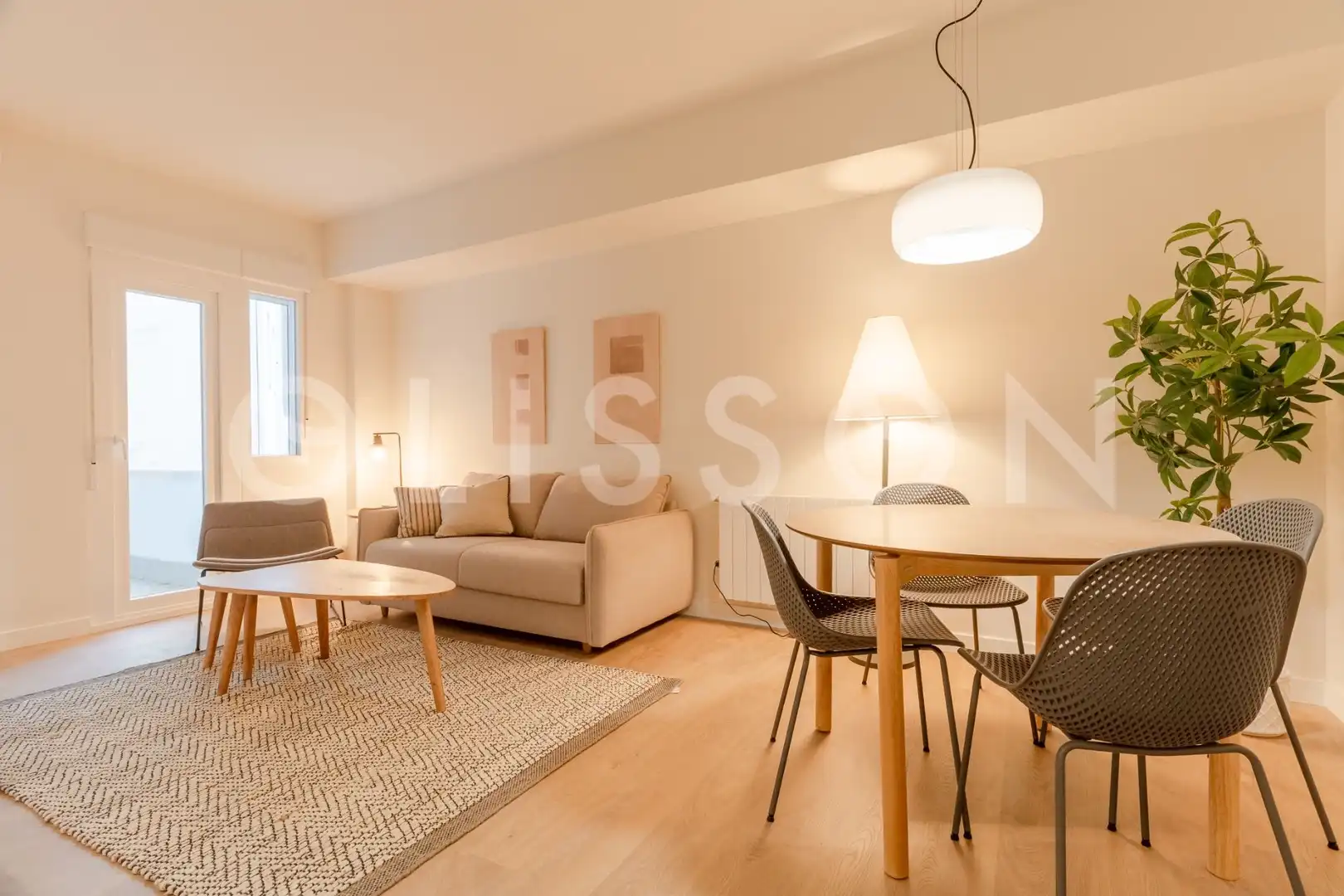 Sala d'estar de Pis en venda en Madrid amb Aire condicionat, Calefacció i Moblat