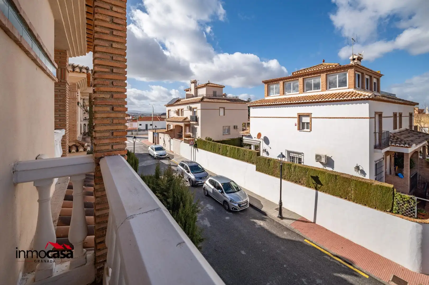 Vista exterior de Casa adosada en venta en Ogíjares con Calefacción, Amueblado y Balcón