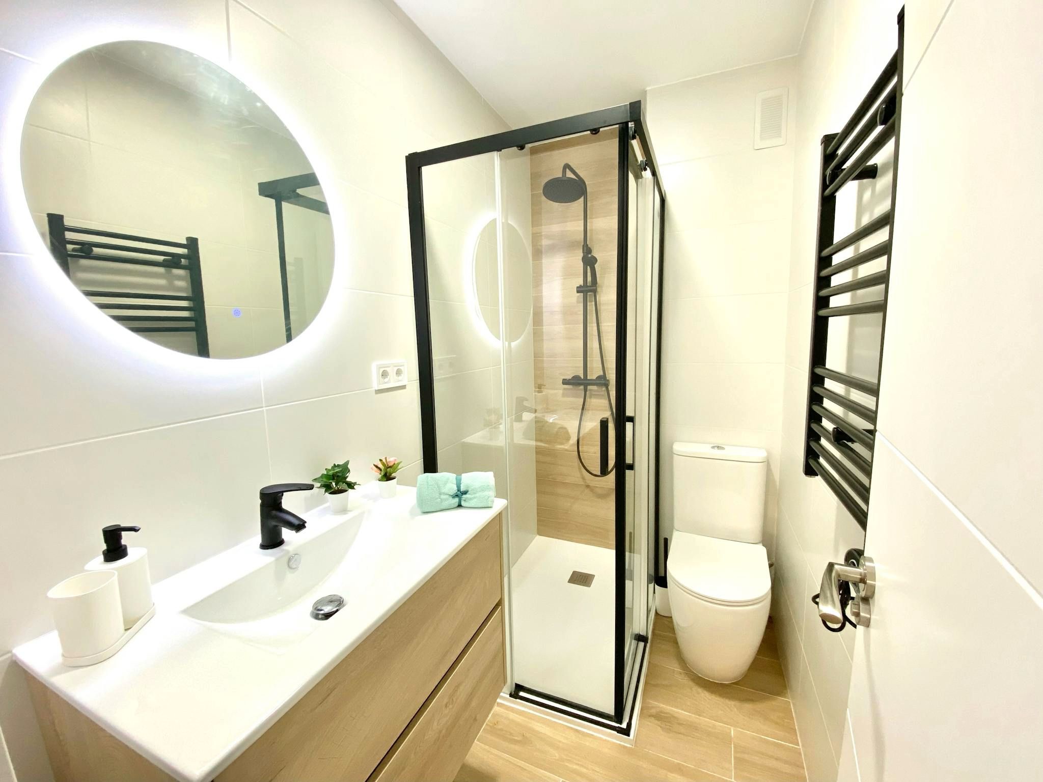 Bathroom of Flat to share in Getafe  with Air Conditioner, Heating and Furnished