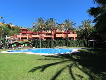 Flat with pool for sale in Elviria - Cabopino