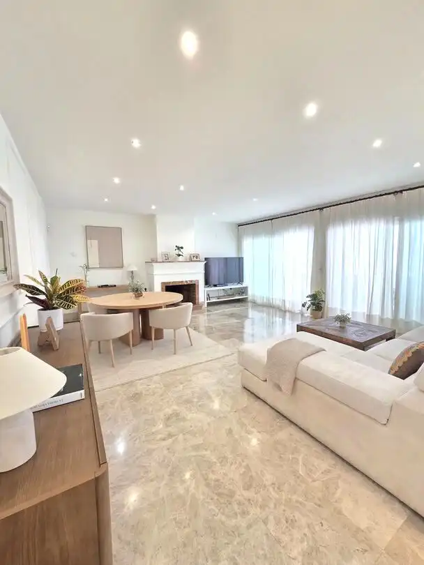 Sala d'estar de Casa o xalet en venda en Marbella amb Jardí privat, Terrassa i Traster