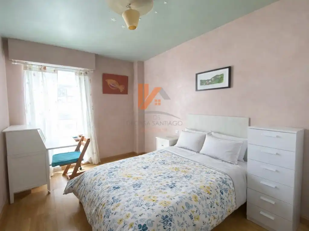Habitación de Piso en venta en Santiago de Compostela  con Horno