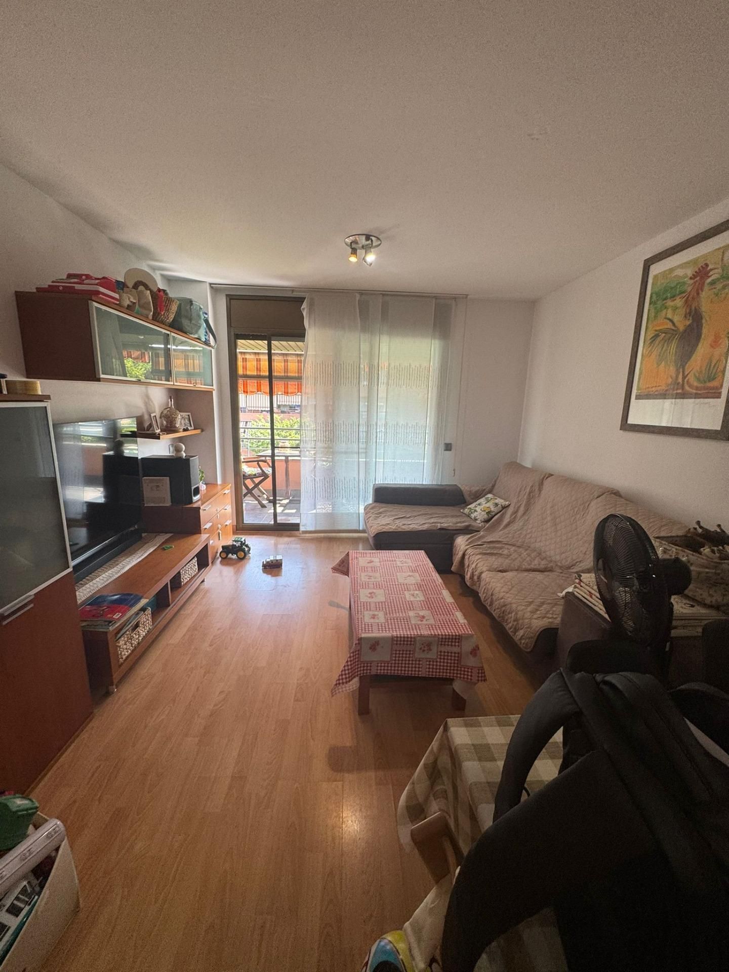 Sala de estar de Piso de alquiler en Cornellà de Llobregat con Aire acondicionado, Calefacción y Parquet