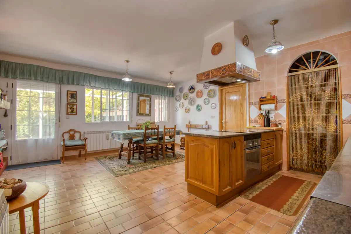 Cocina de Casa o chalet en venta en Nuevo Baztán con Aire acondicionado, Calefacción y Jardín privado