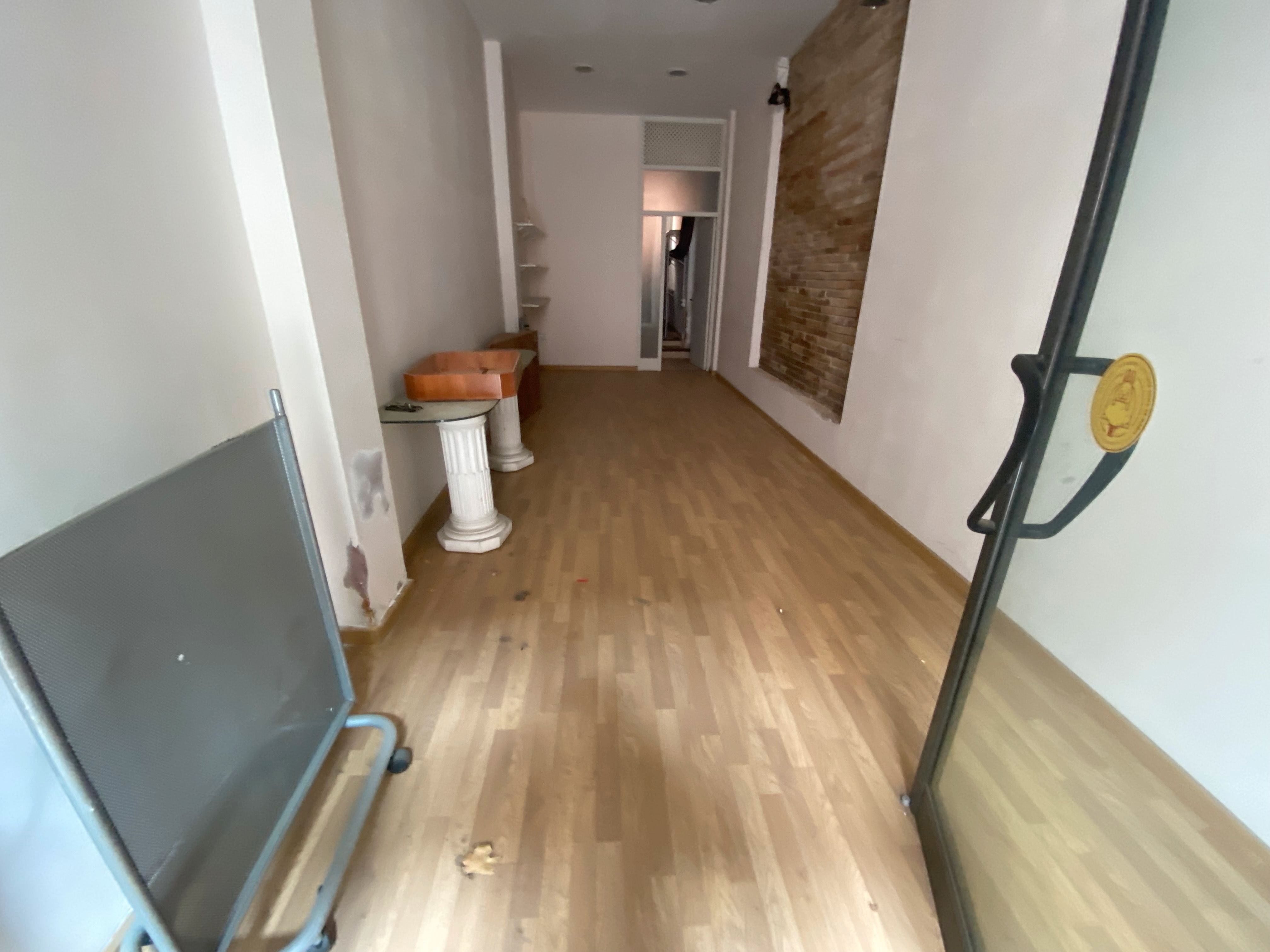 Premises to rent in Tona