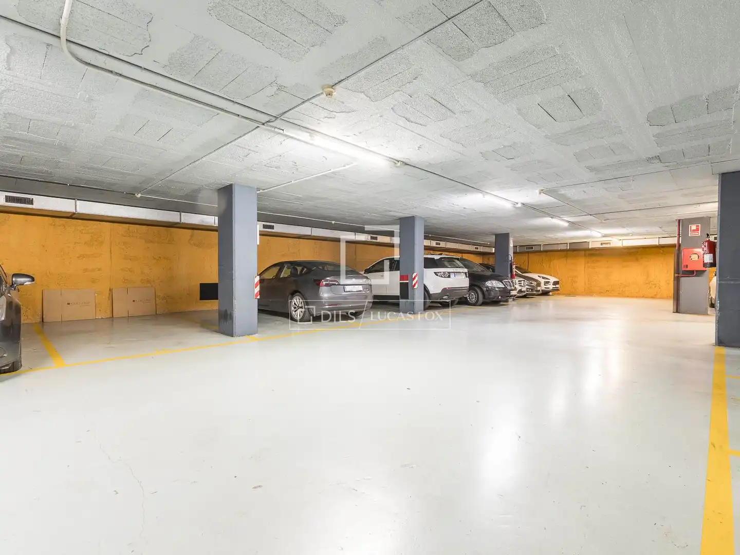 Parking de Ático en venta en Barcelona con Aire acondicionado, Calefacción y Trastero