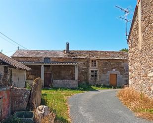 Vista exterior de Finca rústica en venda en Aranga amb Jardí privat