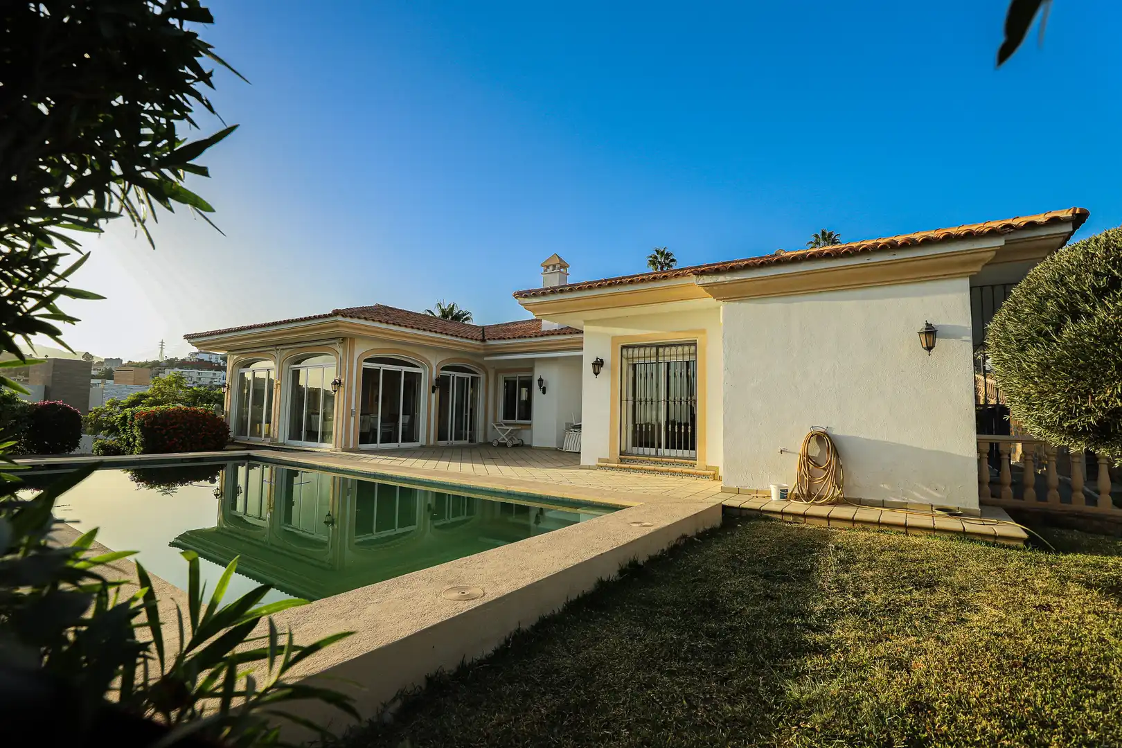 Vista exterior de Casa o chalet de alquiler en Benahavís con Aire acondicionado, Calefacción y Terraza