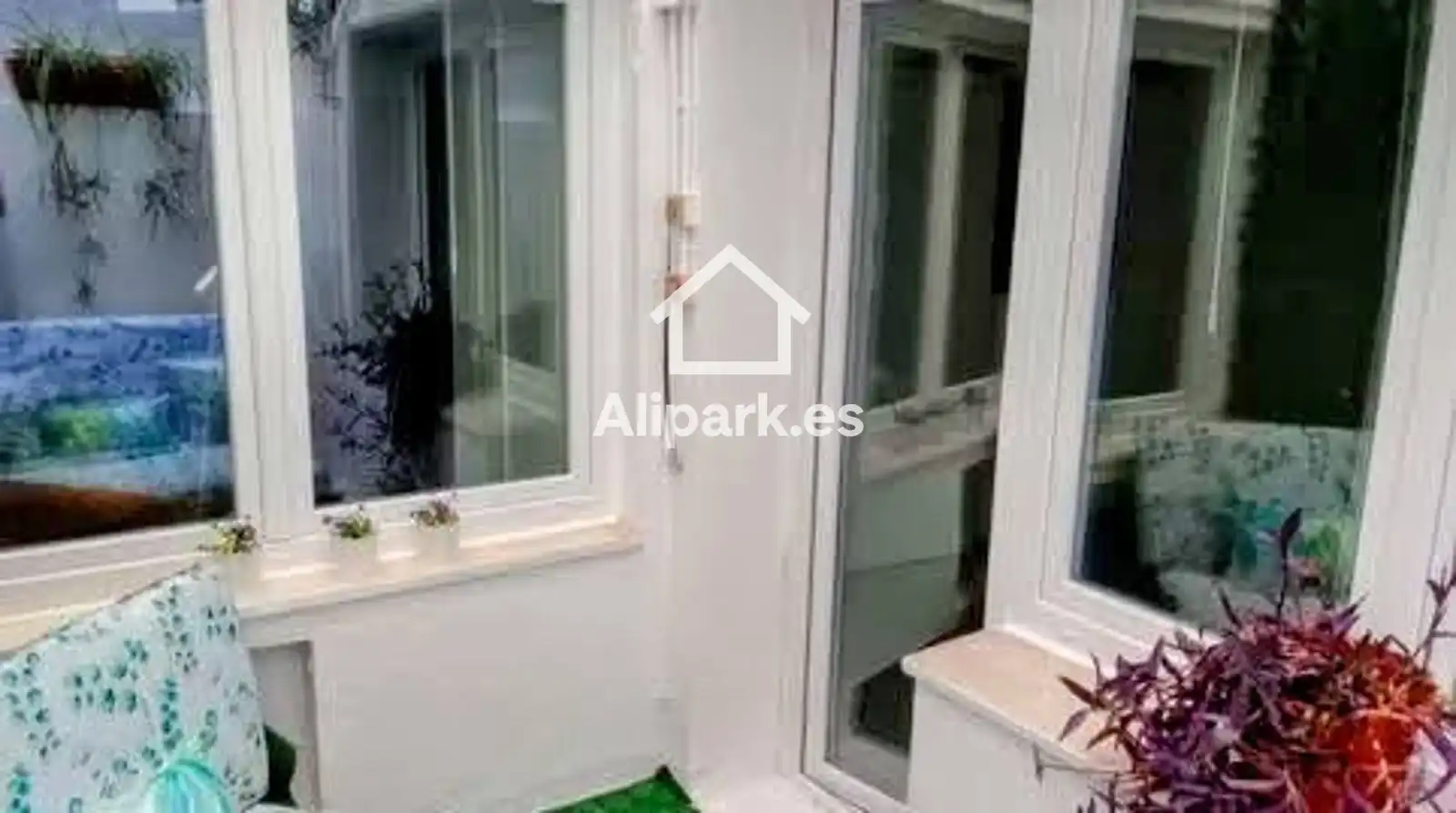 Vista exterior de Piso en venta en Alicante / Alacant con Aire acondicionado y Amueblado