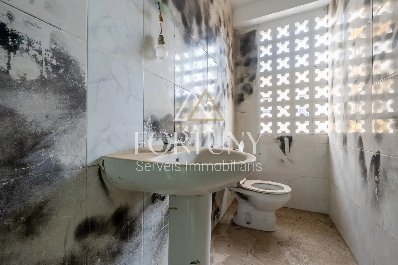 Badezimmer von Gebäude zum Verkauf in Constantí