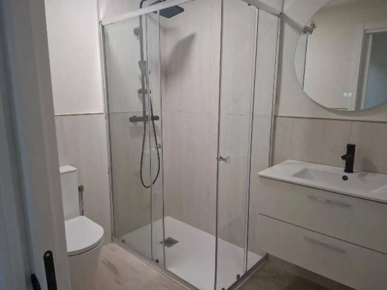 Baño de Piso en venta en Santa Coloma de Gramenet con Parquet