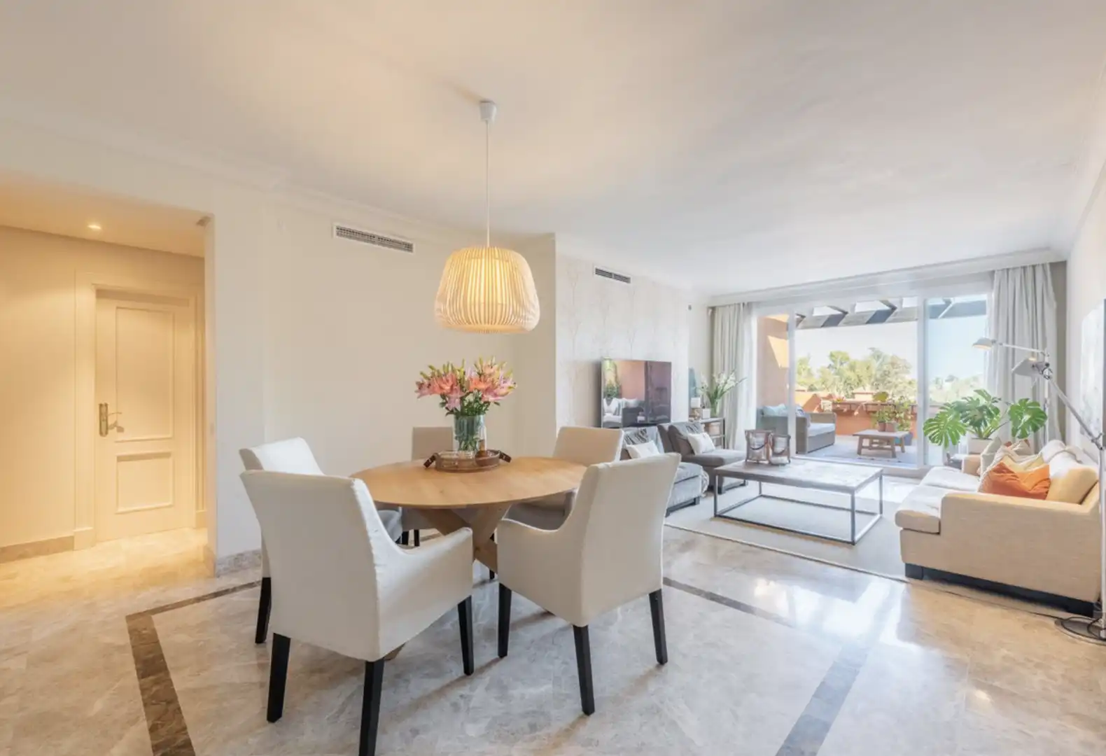 Penthouse with pool for sale in Nueva Andalucía, imagen 2