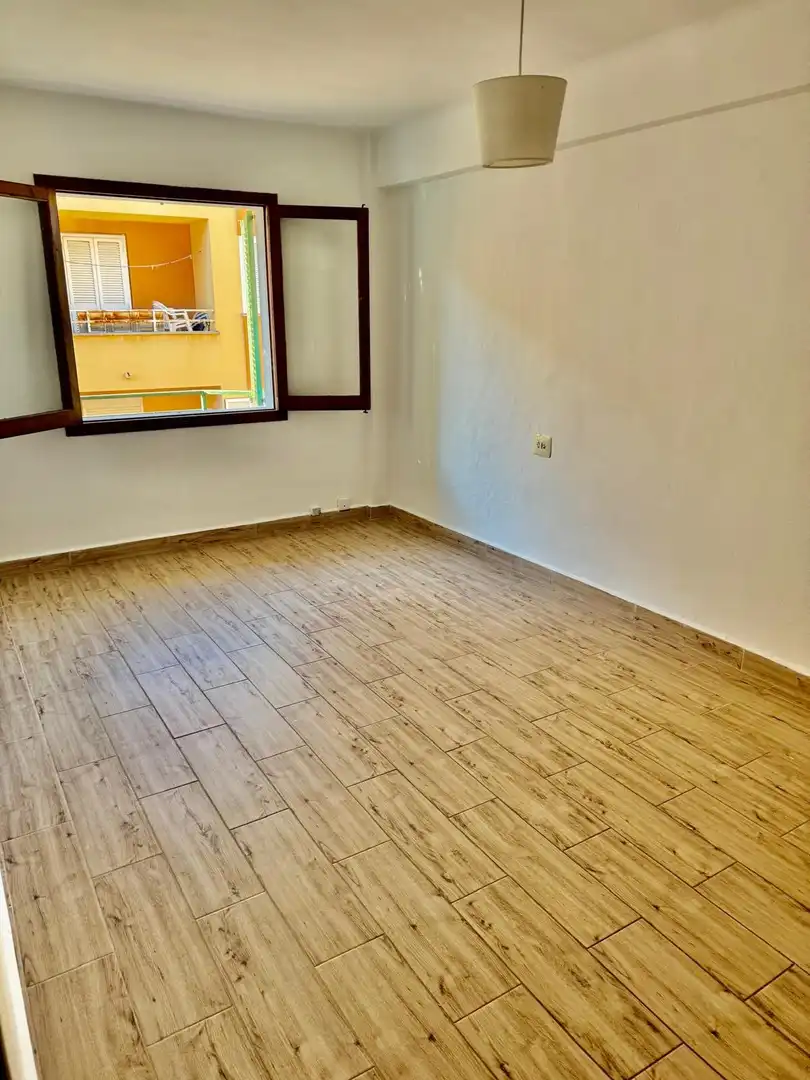 Schlafzimmer von Wohnung zum Verkauf in  Palma de Mallorca mit Klimaanlage, Fernseher und Balkon