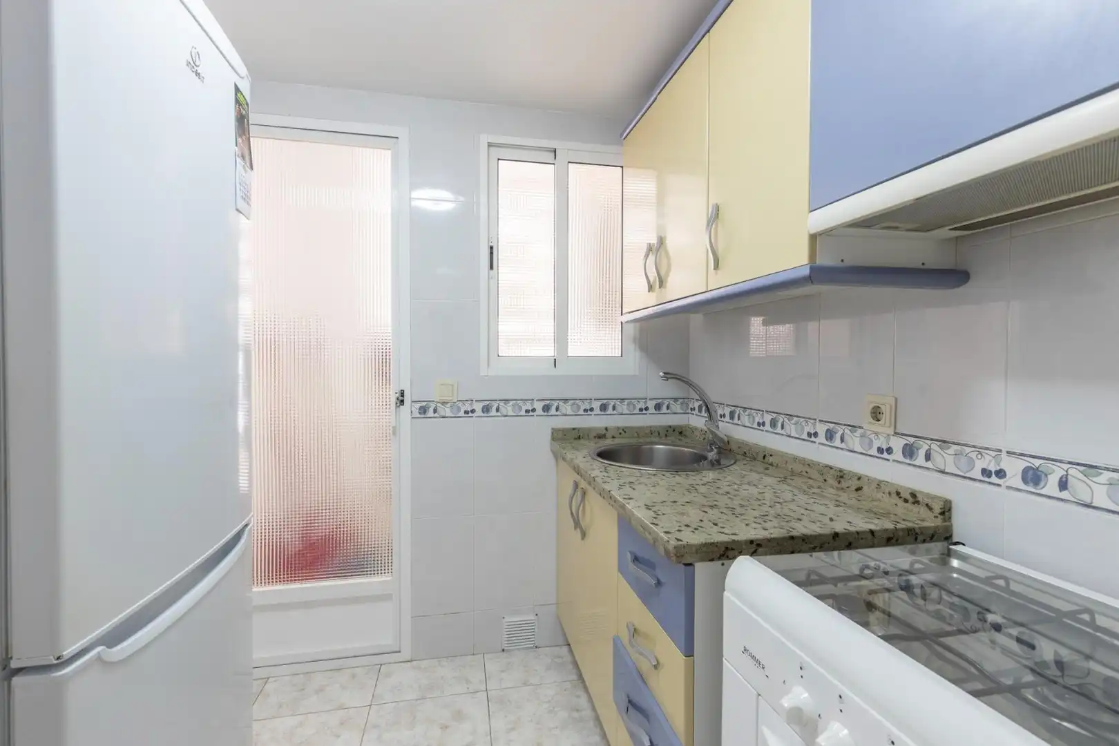Cuina de Pis en venda en Granada amb Terrassa
