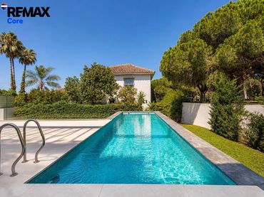 Detached house with balcony for sale in Elviria - Cabopino