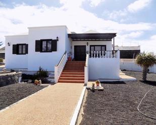 Vista exterior de Casa o xalet en venda en Teguise amb Jardí privat, Terrassa i Traster
