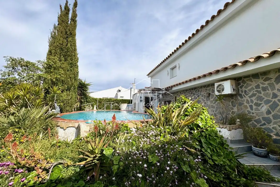 Piscina de Casa o chalet en venta en L'Ametlla de Mar  con Aire acondicionado, Calefacción y Jardín privado