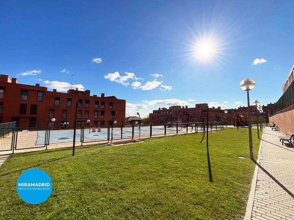 Exterior view of Flat for sale in Paracuellos de Jarama  with Air Conditioner