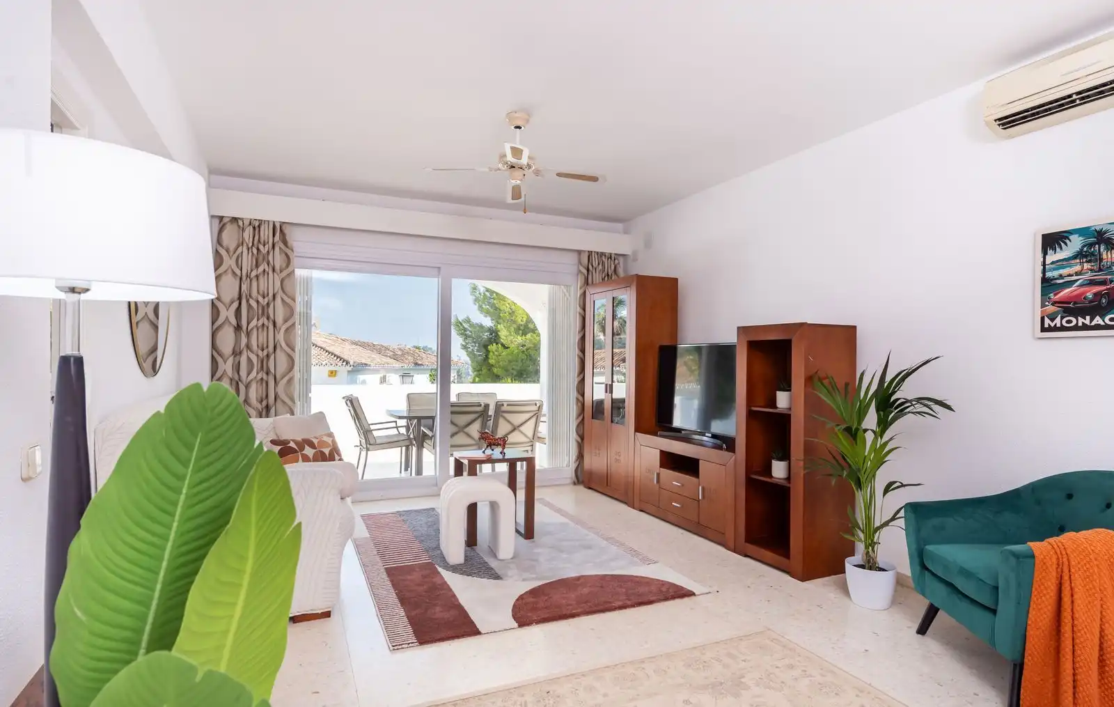 Sala de estar de Piso en venta en Estepona con Aire acondicionado, Terraza y Amueblado