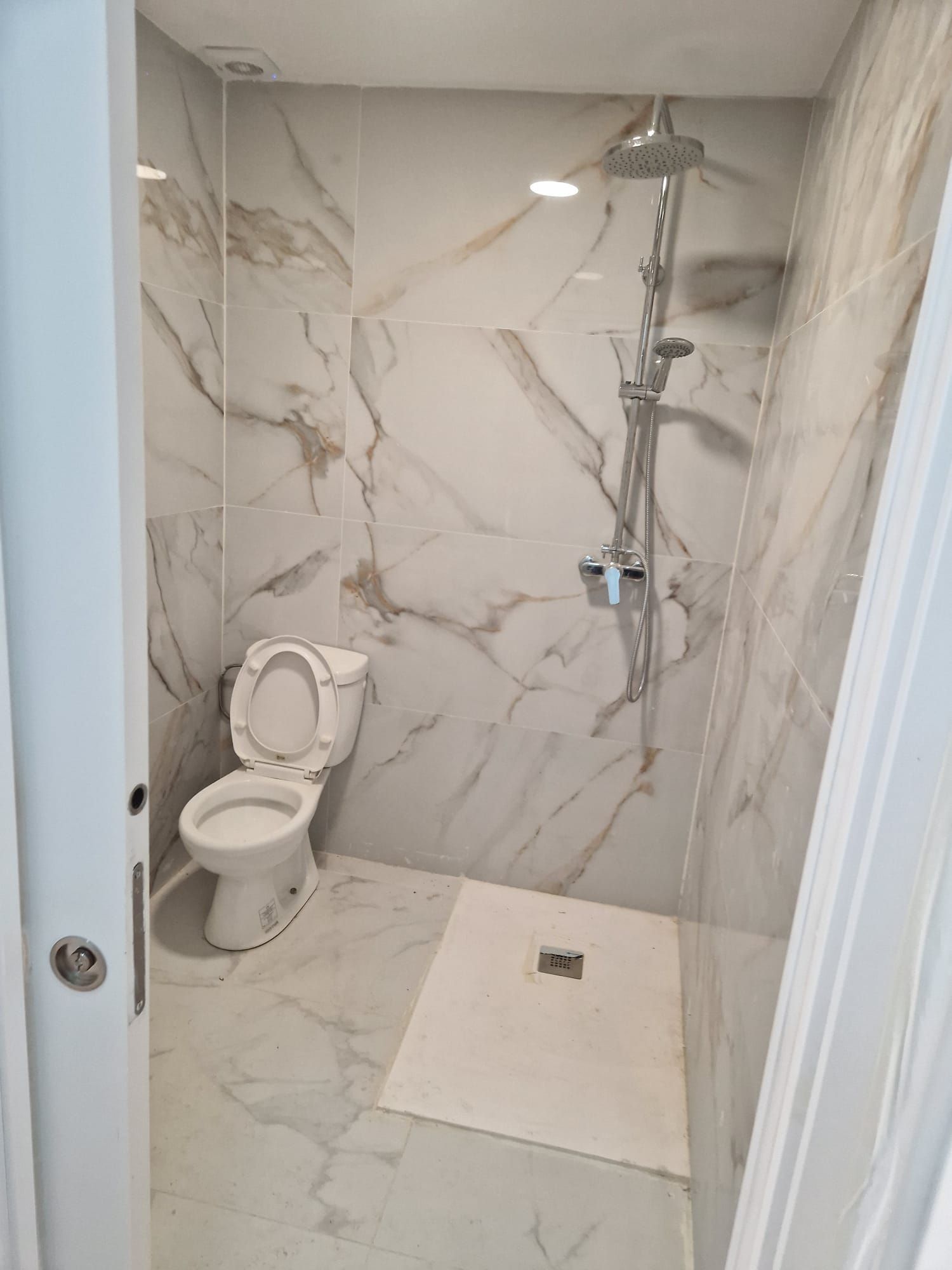 Baño de Piso de alquiler en  Valencia Capital con Terraza y Trastero