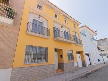 Adossat amb balcó en venda a Calle Del Forn