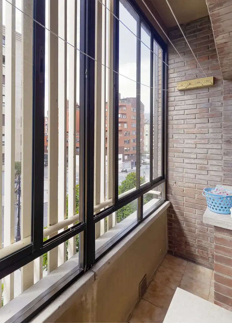 Terrassa de Pis en venda en Oviedo  amb Calefacció, Parquet i Traster