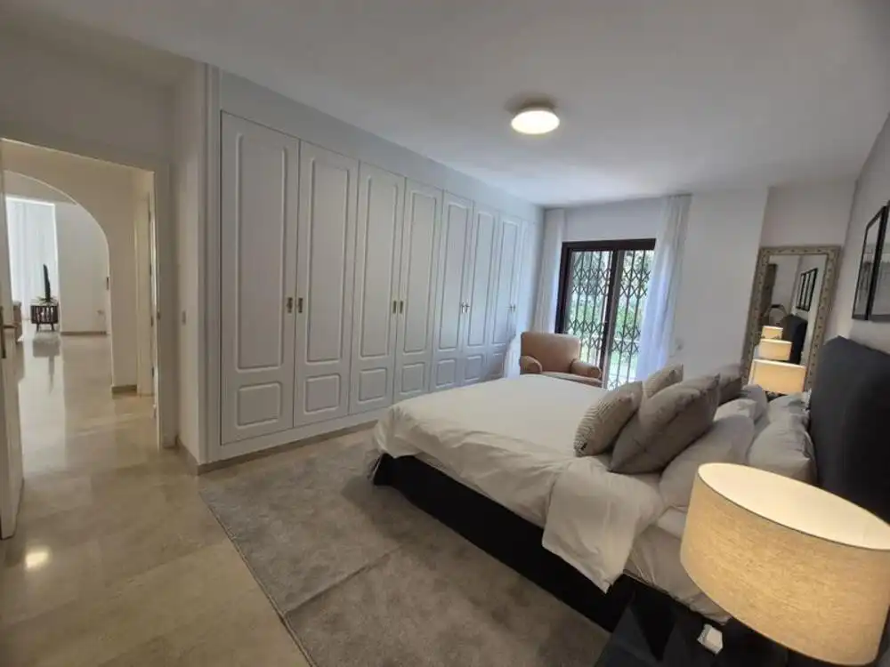 Dormitori de Apartament de lloguer en Marbella amb Aire condicionat, Terrassa i Traster
