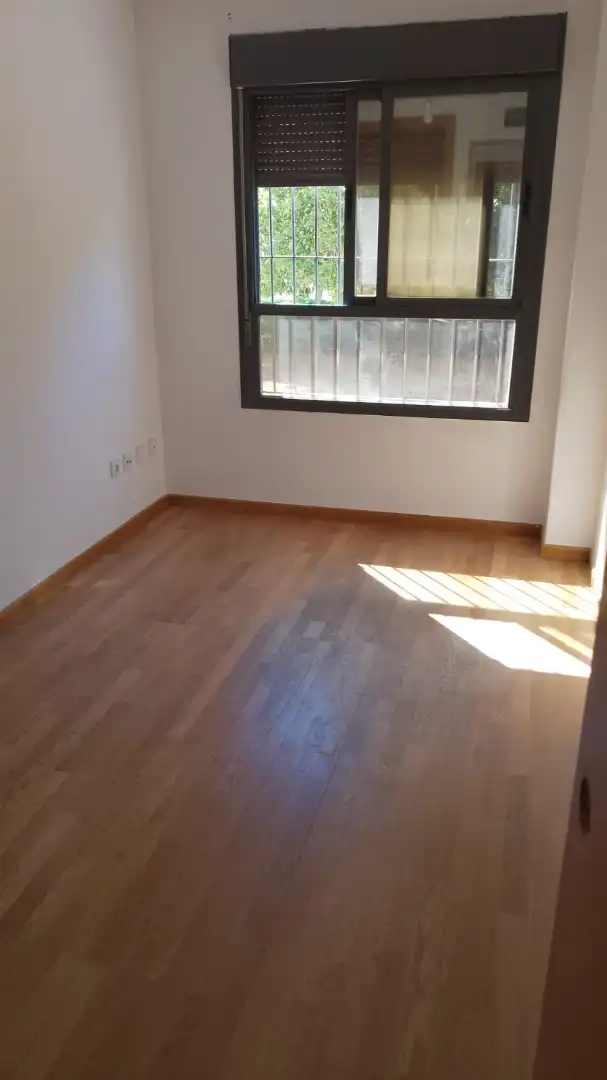 Piso en venta en Valencia con Jardín privado, Parquet y Horno