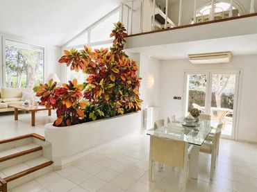 Chalet con jardín en venta en Avenida PINOS 10