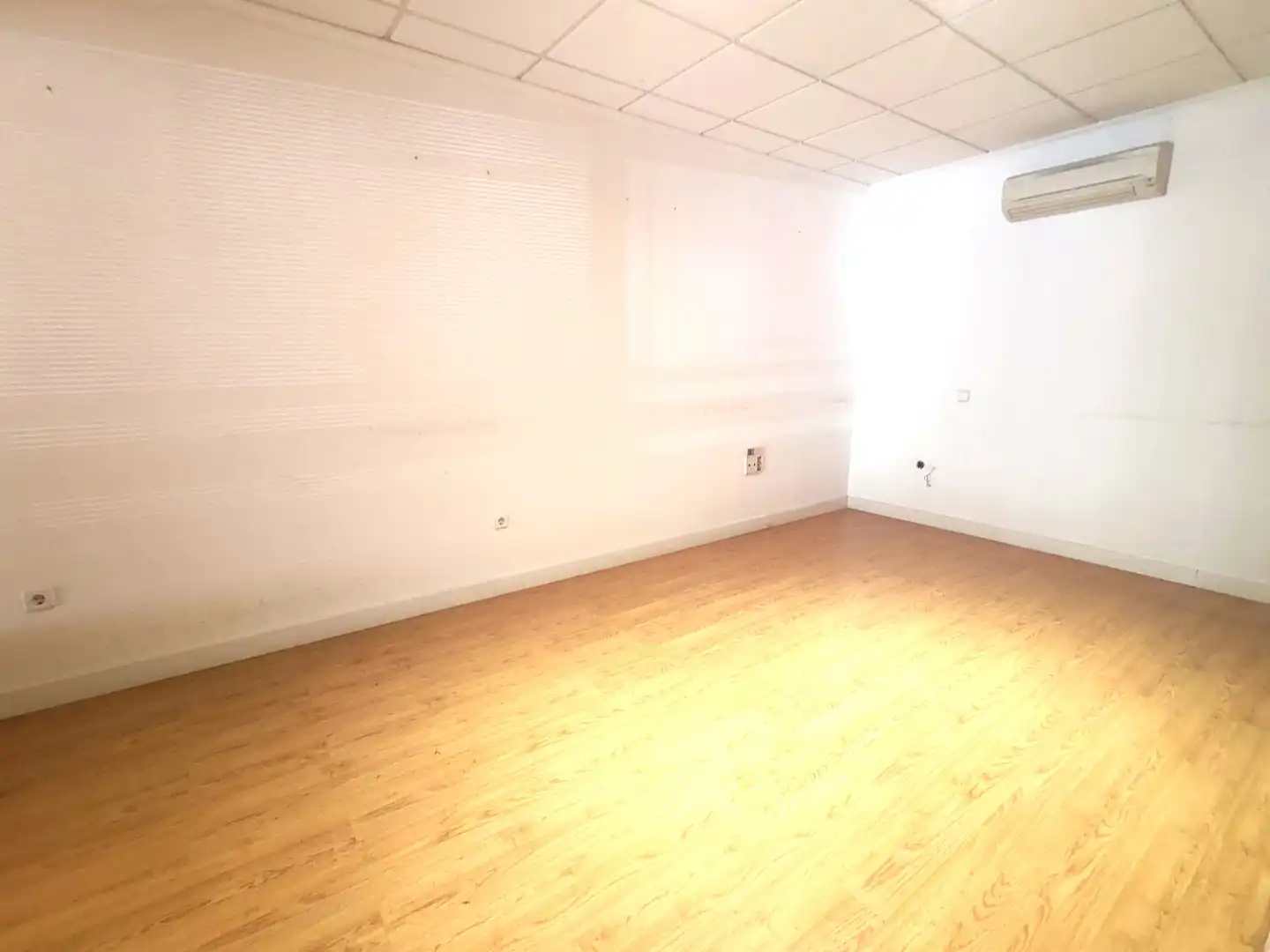 Local en venta en Marbella con Aire acondicionado, Parquet y Alarma