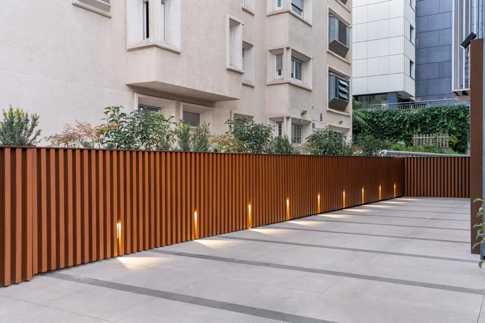 Terrasse von Gebäude zur Miete in Barcelona mit Alarm