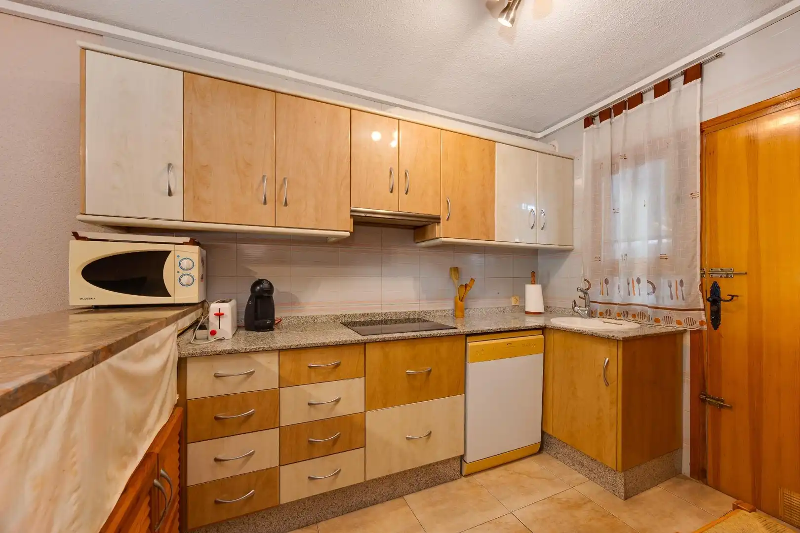 Cocina de Casa o chalet en venta en Torrevieja con Jardín privado, Terraza y Trastero